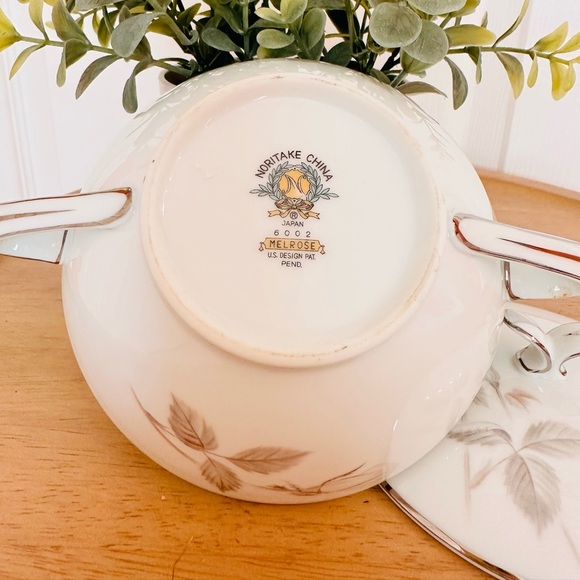 NORITAKE CHINA ~ Elegant Floral Sugar Bowl trimmed in Gold made in Japan - Picture 4 of 6